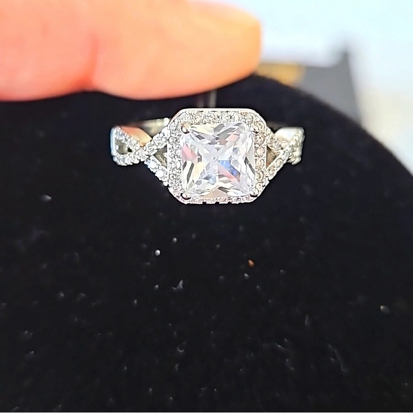 The Unbranded Brand Jewelry - Dazzling Silver Diamond Ring